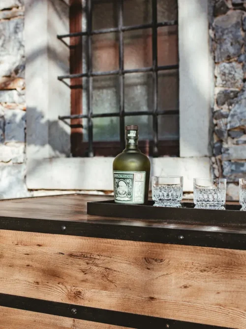 6755d83f4ef60613202c4ae8_6605291f947a1be946ee8b94_Pokončni pult Leseni premični pult brez osvetlitve