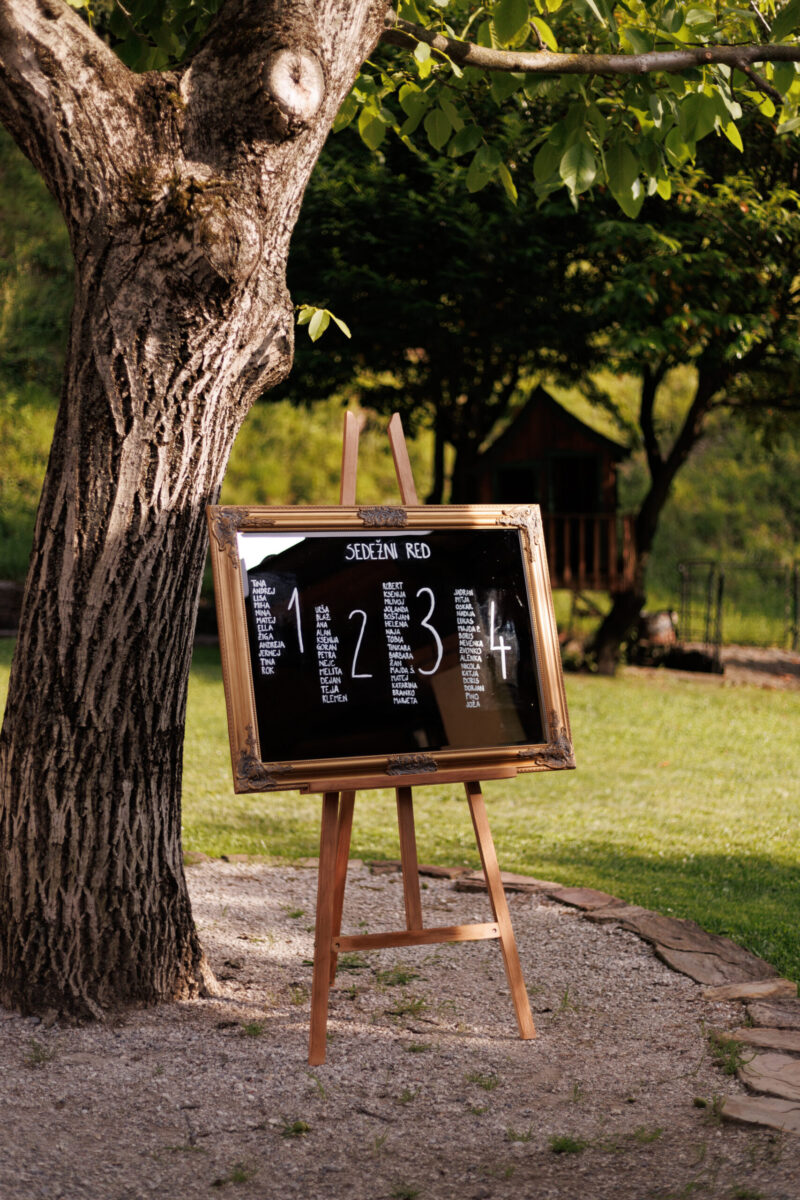 __V_3402 Manjše zlato ogledalo