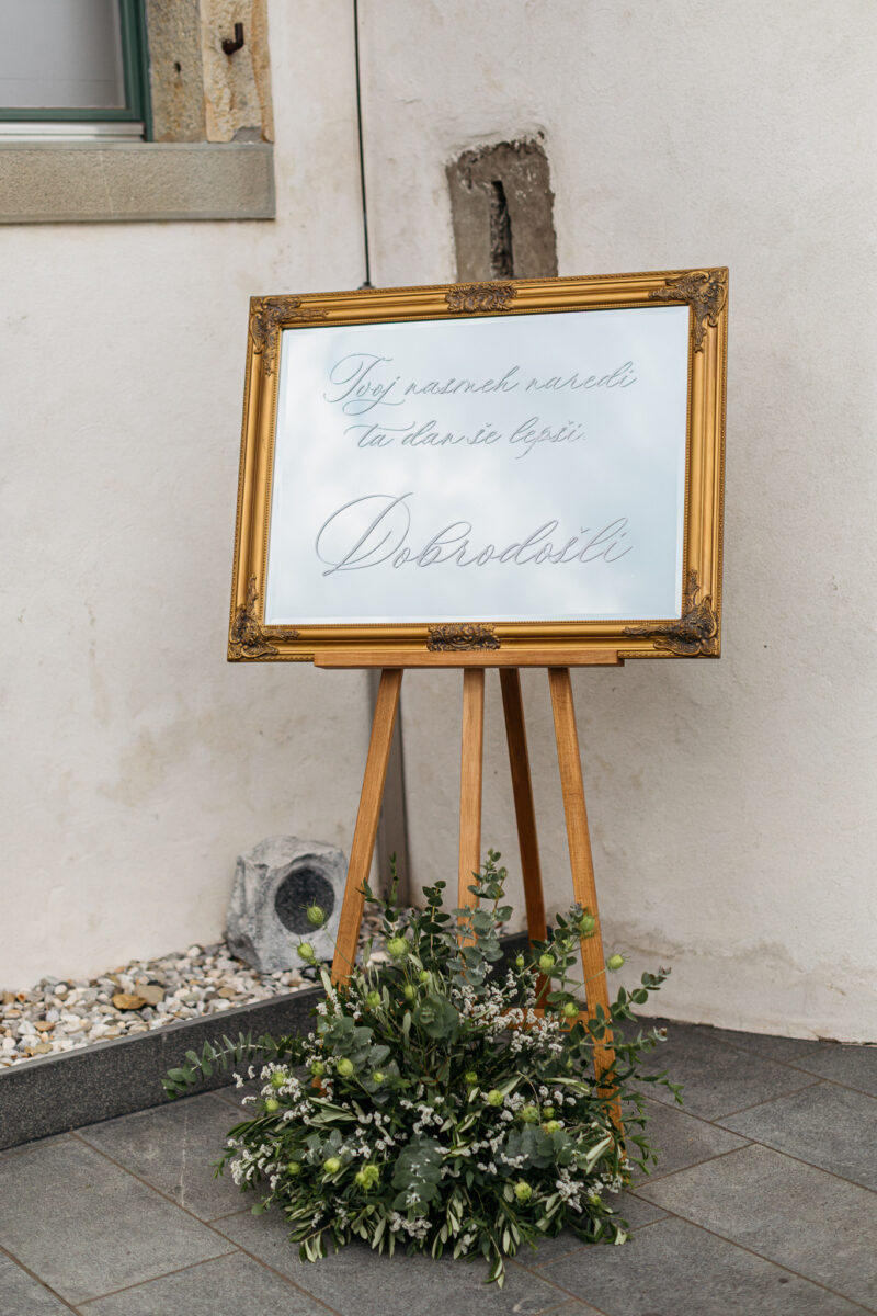 Julija in Miha Manjše zlato ogledalo