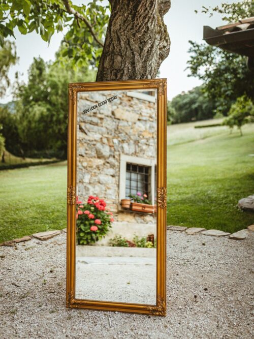 Večje zlato ogledalo