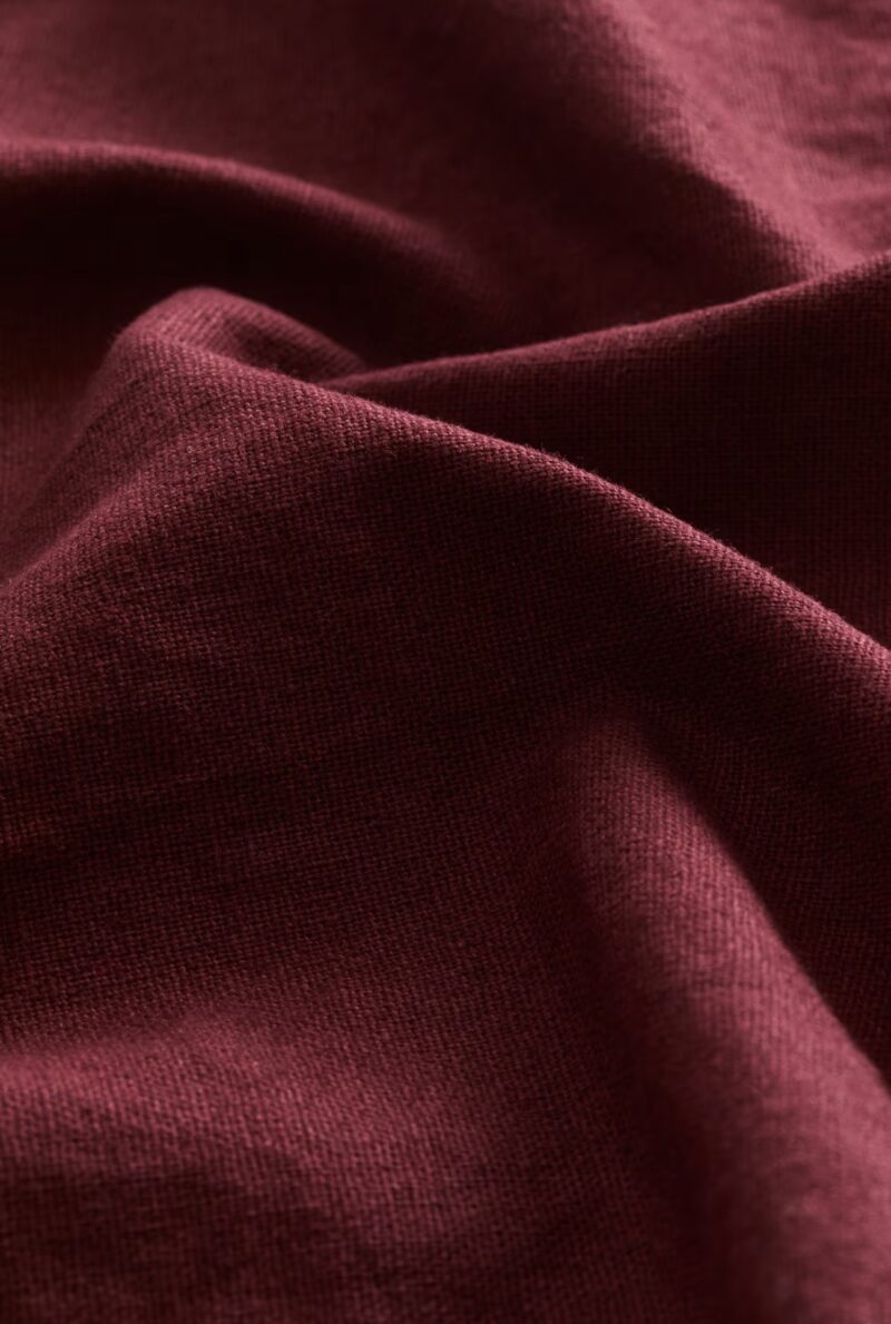 Burgundy namizni prtički